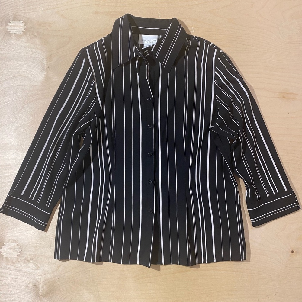 Worthington Black and White Striped Button Up Shirt Large (QM)